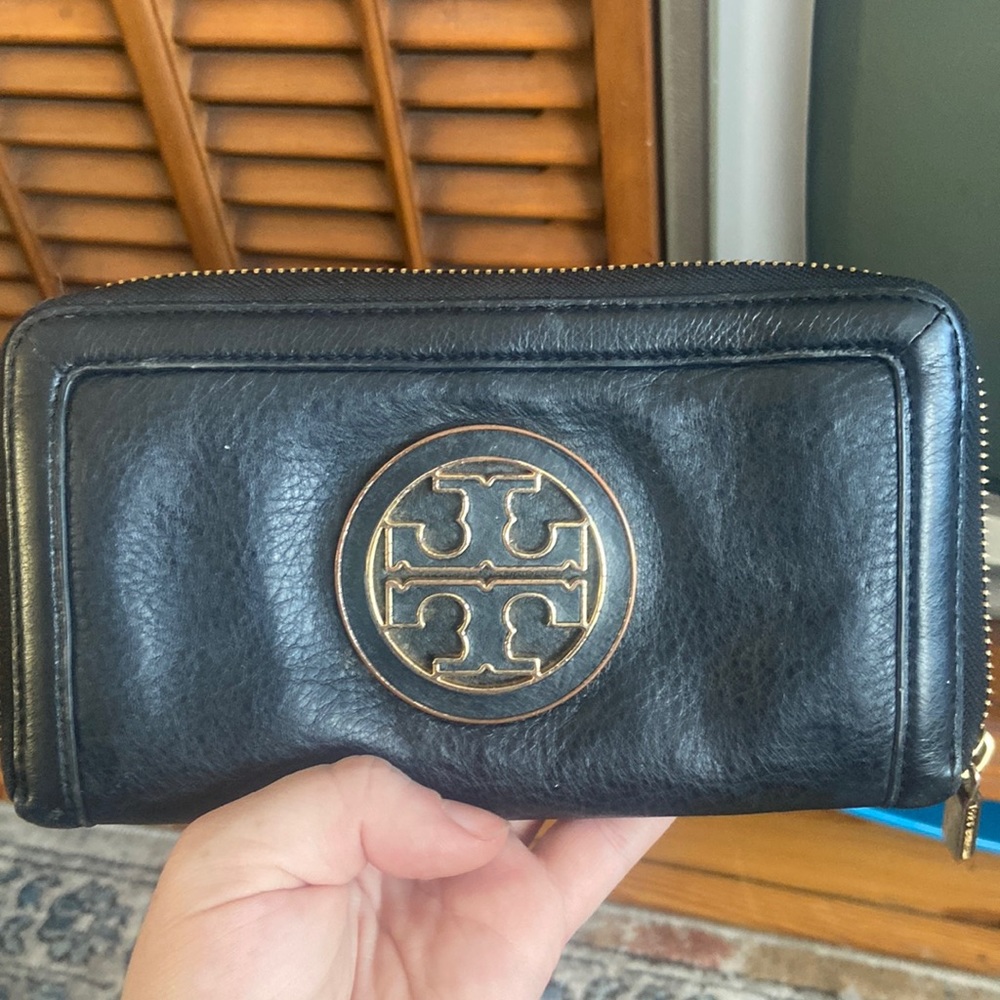 Tory Burch black leather wallet